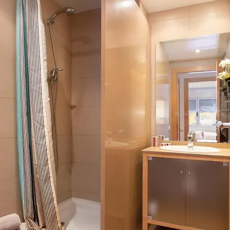Lets Holidays Terrace Apartment Barcelona
